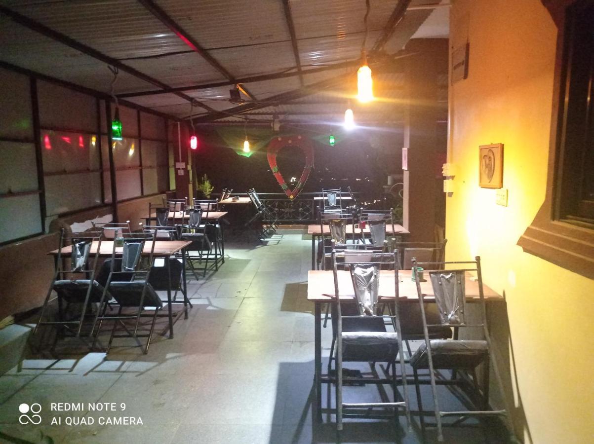 Begnas Coffee House & Hotel Deorāli エクステリア 写真