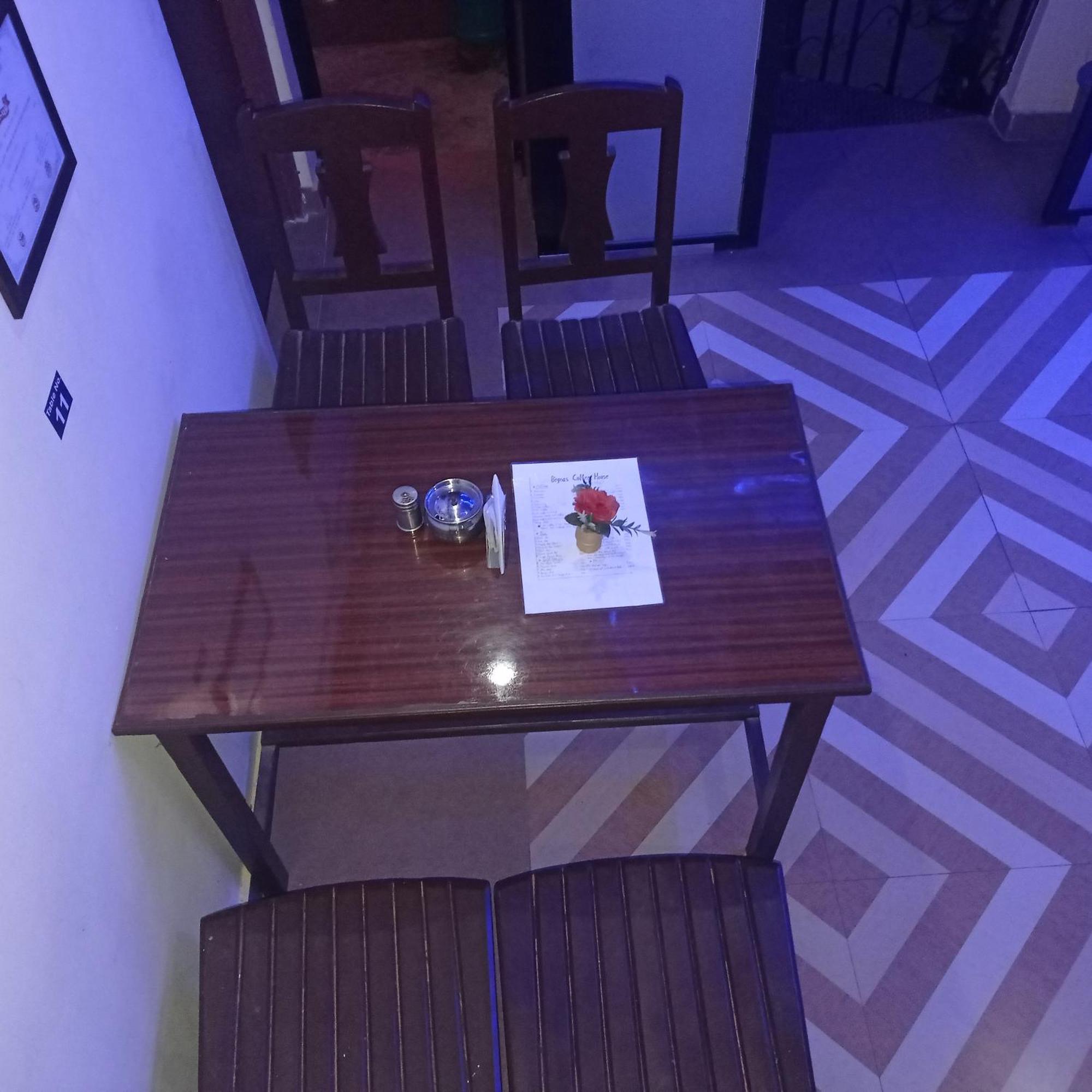 Begnas Coffee House & Hotel Deorāli エクステリア 写真