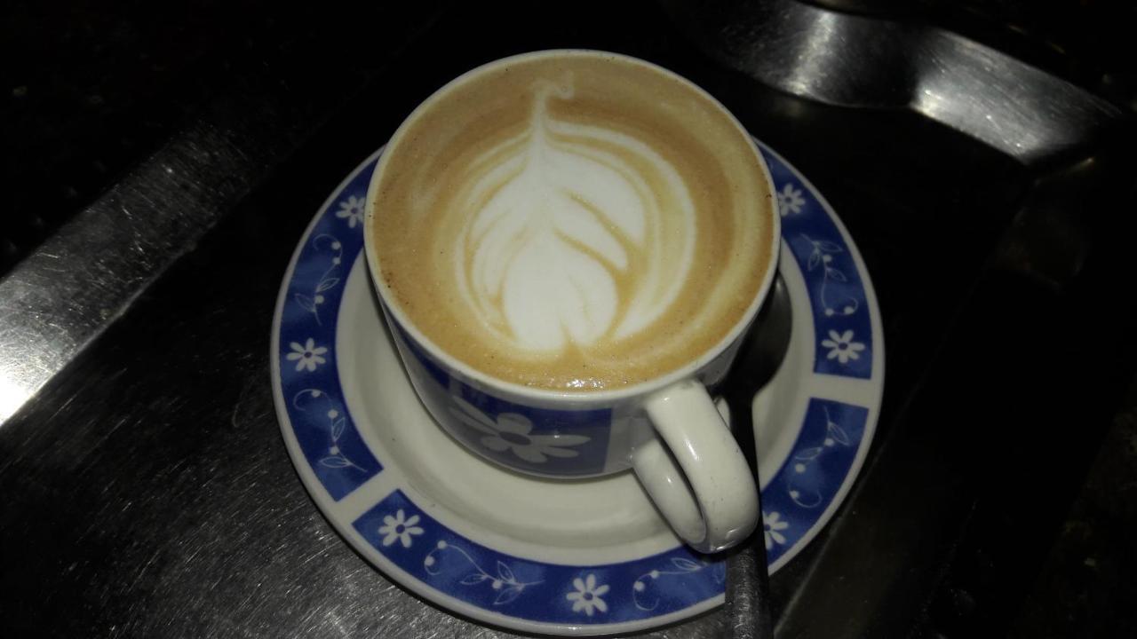 Begnas Coffee House & Hotel Deorāli エクステリア 写真