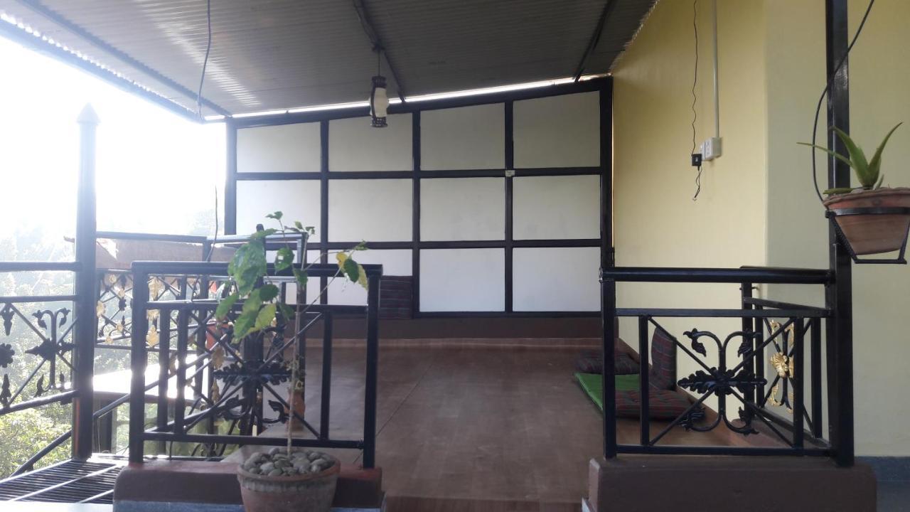 Begnas Coffee House & Hotel Deorāli エクステリア 写真